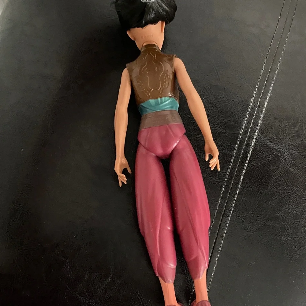 Disney Pricess Raya Doll with Teal and Burgundy Outfit